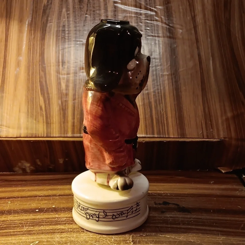 Vintage musical 🎼 bull dog decanter 